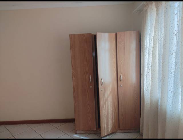 6 BEDROOM HOUSE FOR SALE IN SUNNYRIDGE